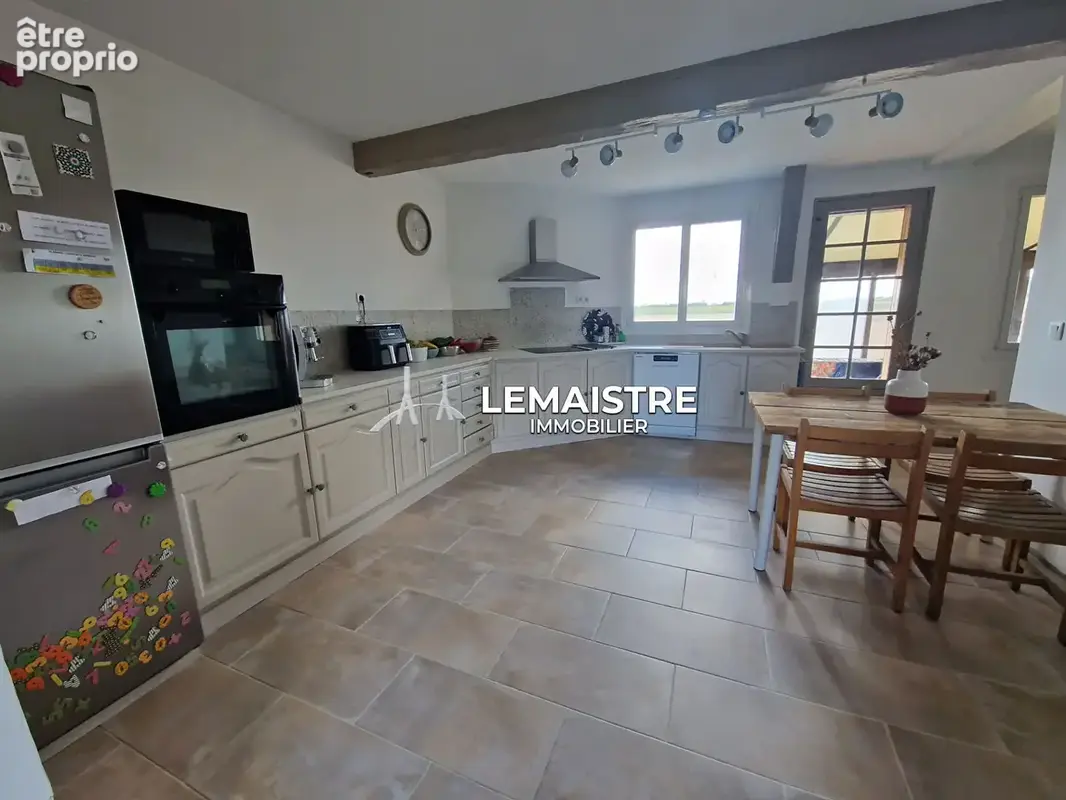 Maison à vendre - proximité St-Romain - 226 m² - 4 chambres - photo 4