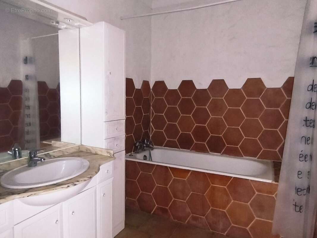 Maison 134 m² à Saint-Raphael  - photo 8