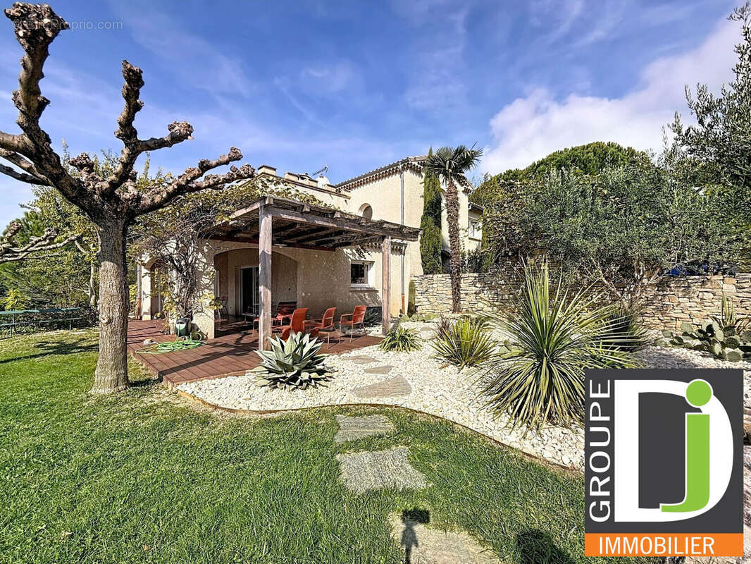 Maison à MONTELEGER