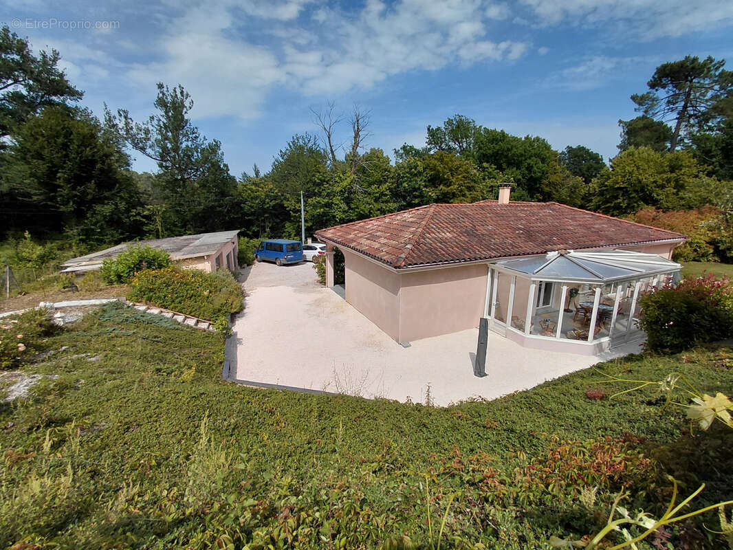 Maison récente de plain-pied avec Piscine et garage double - photo 16