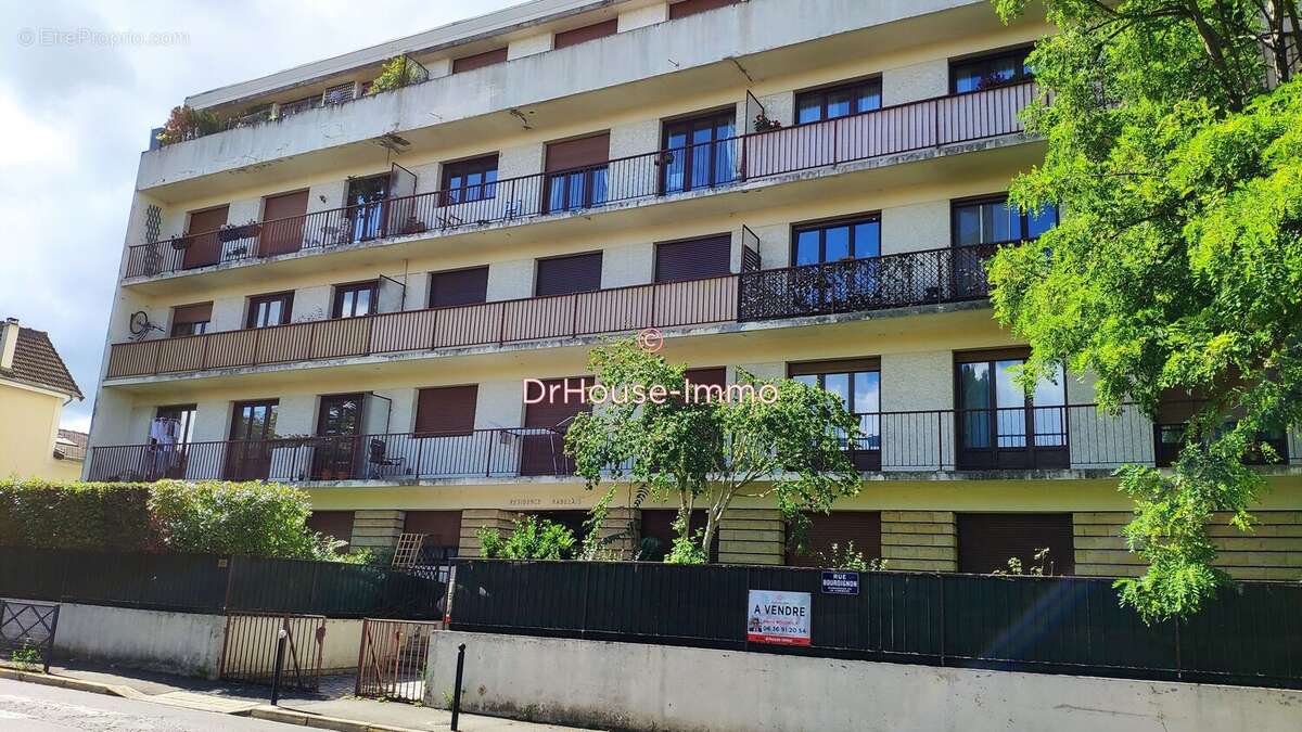 Appartement à SAINT-MAUR-DES-FOSSES
