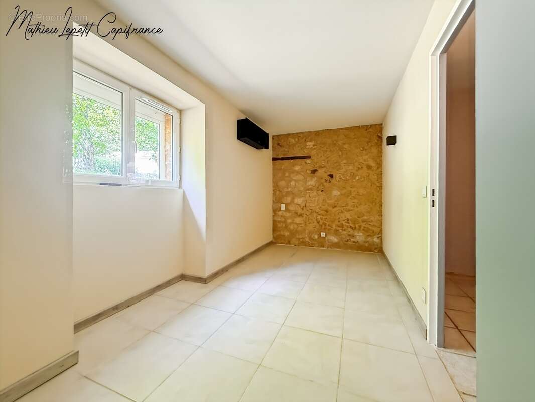 Aux portes de Périgueux – Authentique longère en pierre du XIXᵉ siècle 210 M²- T7 – DPE B – Terrain clos de 1,14 hectare-dépenda - photo 16