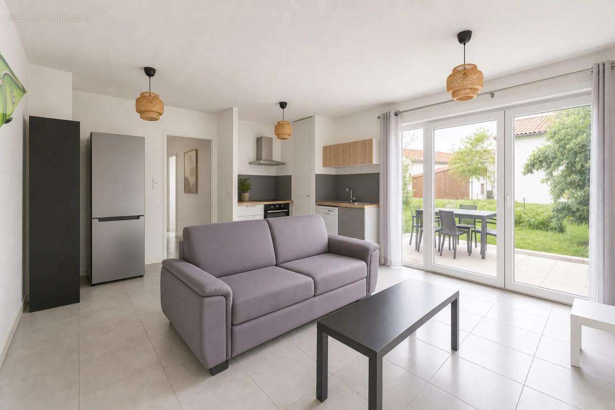 Appartement à PAREMPUYRE
