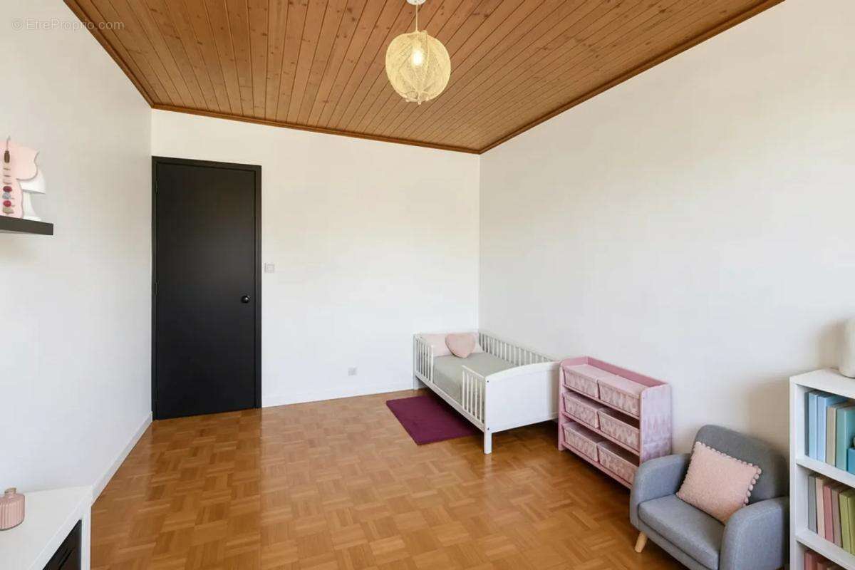 Maison de 6 pièces de 205 m² à Usinens - photo 2