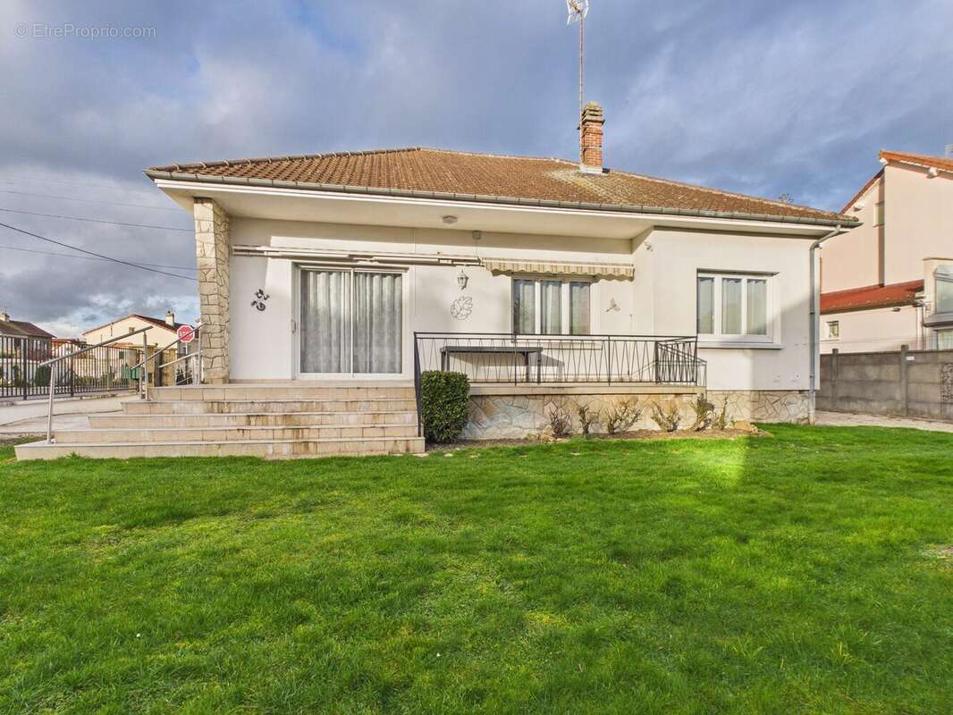 Maison à ROMILLY-SUR-SEINE