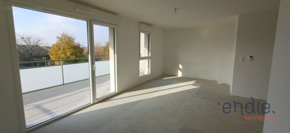 ROSENAU, Dernier étage ! Superbe F4 de 88m² avec Grande terrasse , garage double, parking et Carport . - photo 5