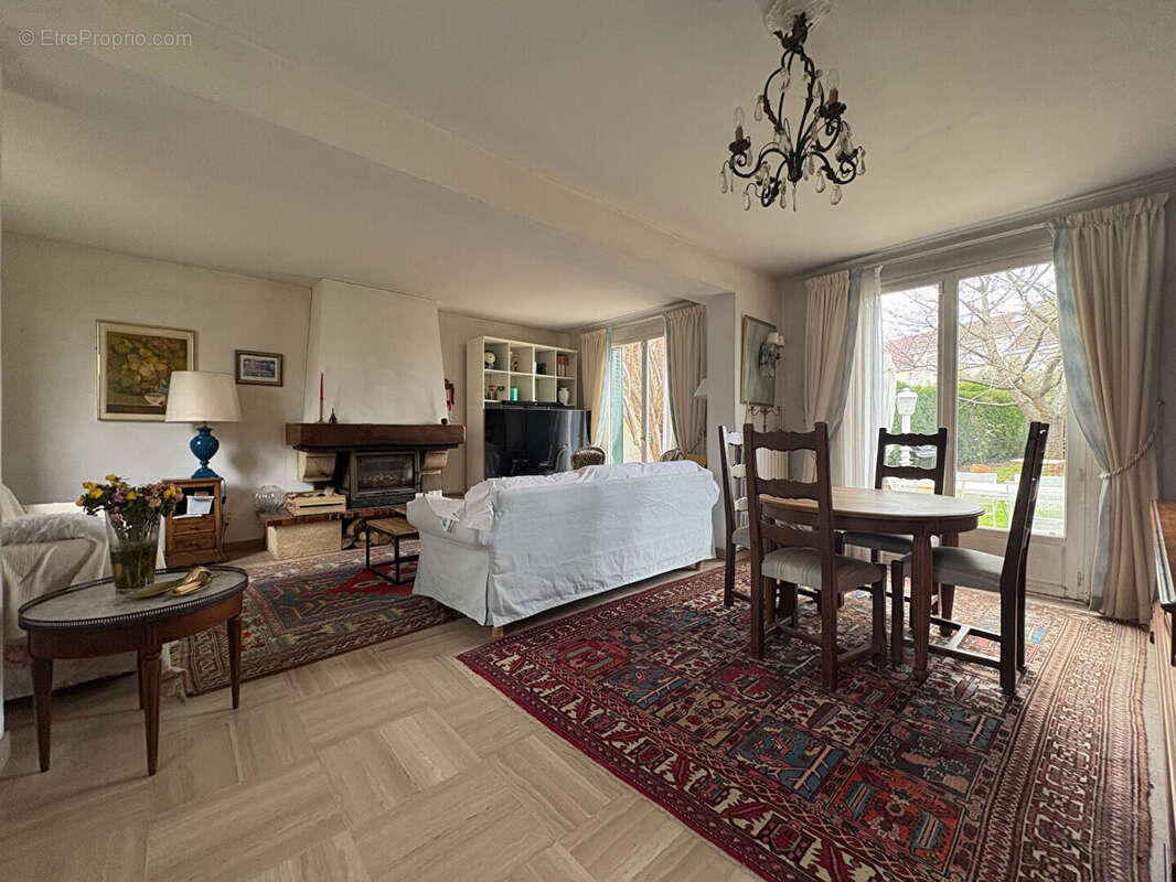Maison à PLAISIR