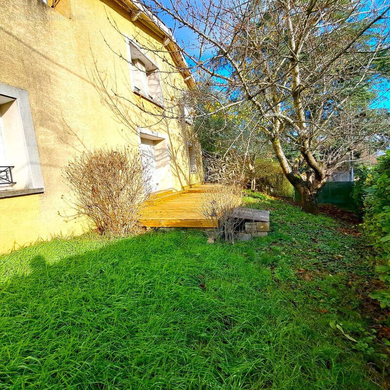 Appartement à SAINT-GENIS-LAVAL