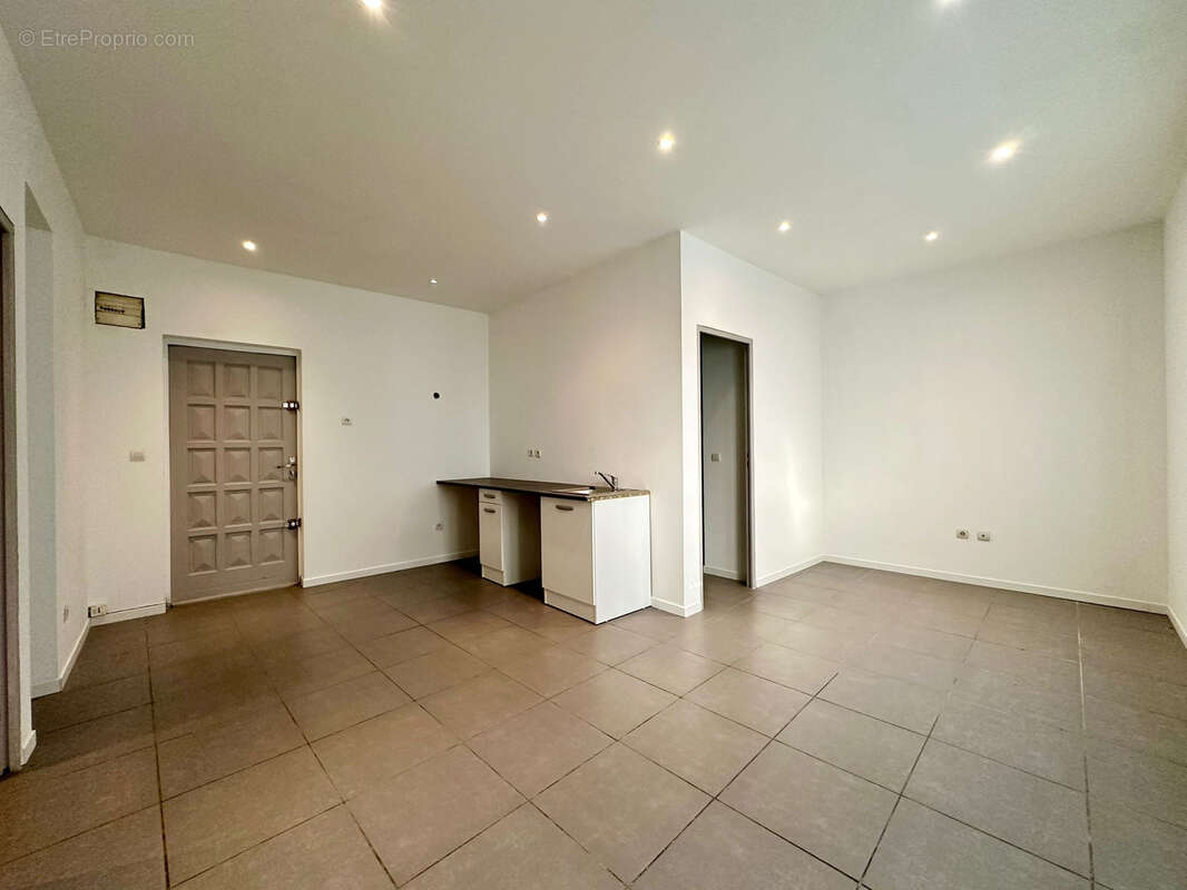 Appartement à MARSEILLE-4E