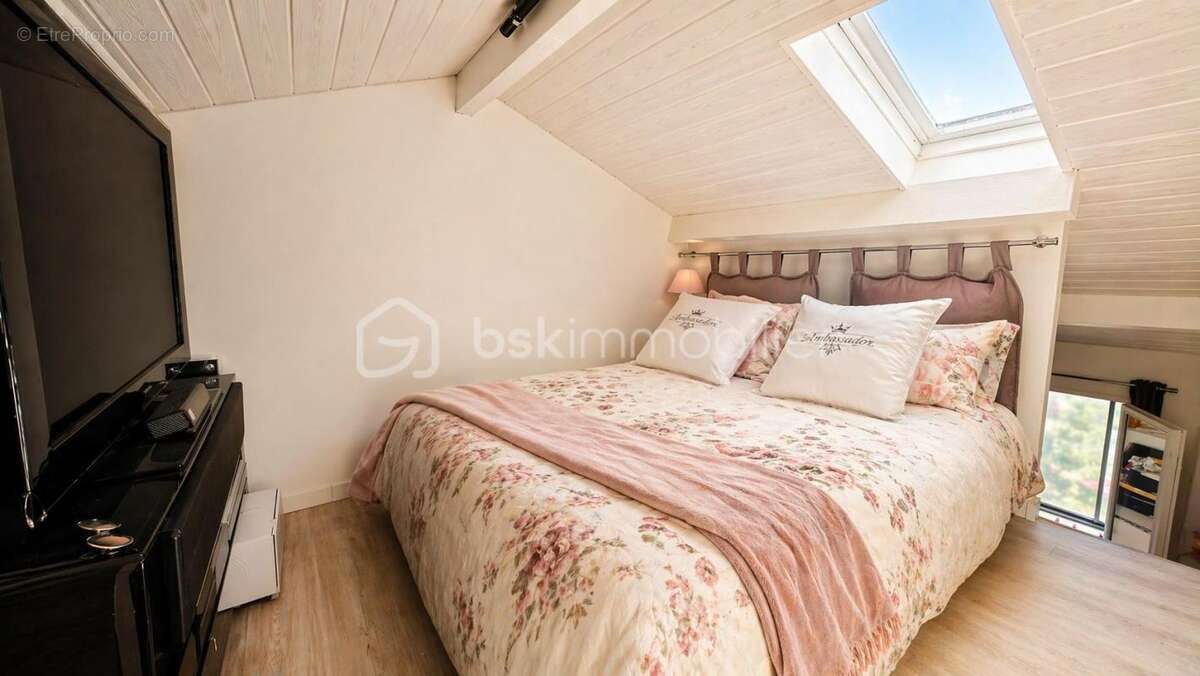 Maison à MONTBAZIN