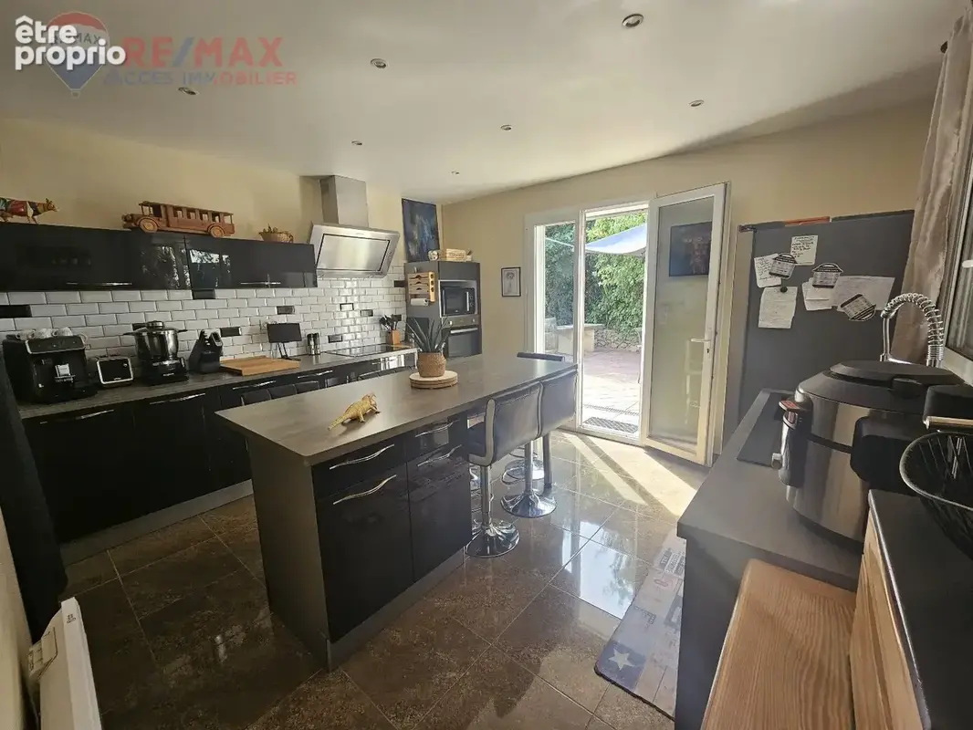 Villa de type 6 avec piscine jardin et garage - photo 8