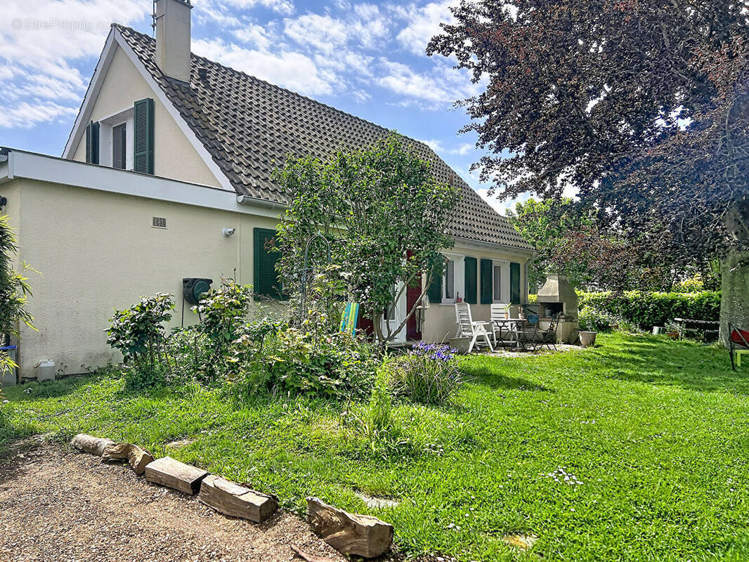 Maison à MENNECY