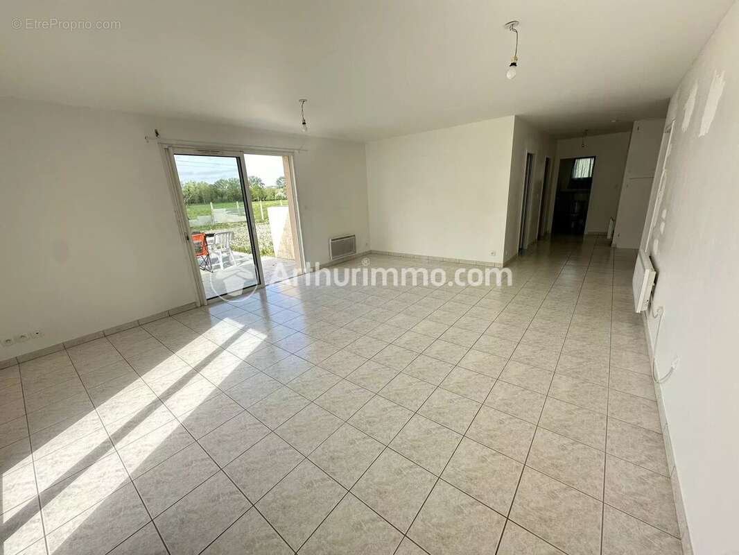 Maison à SAINT-LEON-SUR-L'ISLE