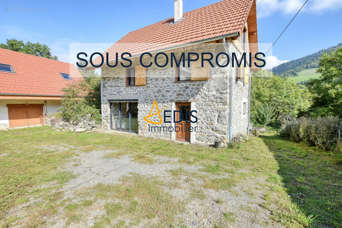 Maison à LA COMBE-DE-LANCEY