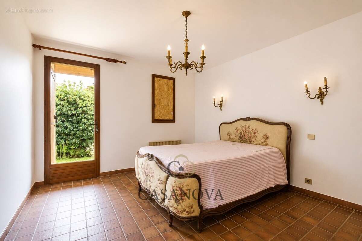 Maison à MAUGUIO