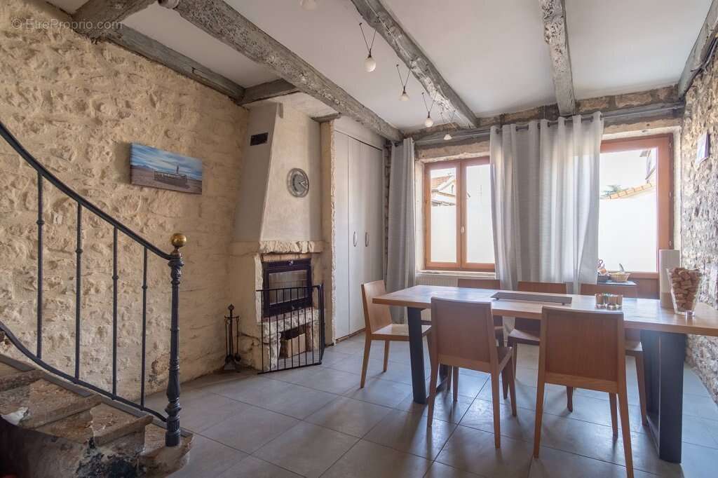 Maison à LUCENAY