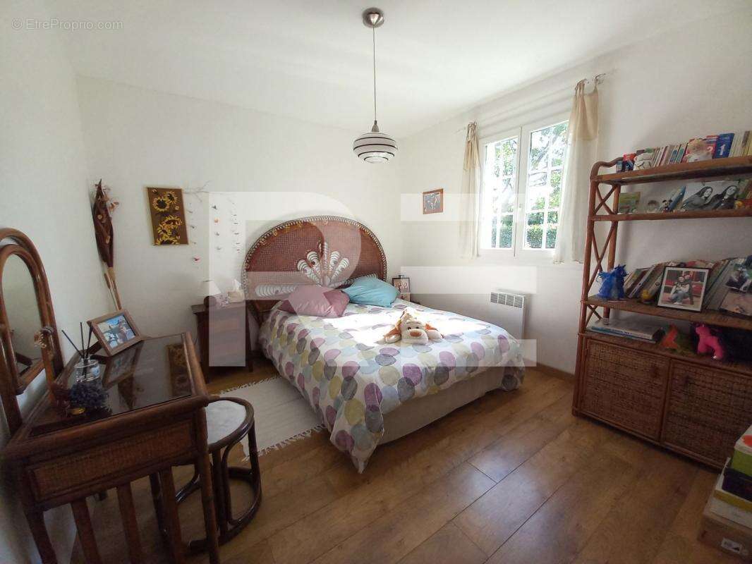 NÎMES COURBESSAC – Charmante maison de plain-pied avec piscine et jardin - photo 6