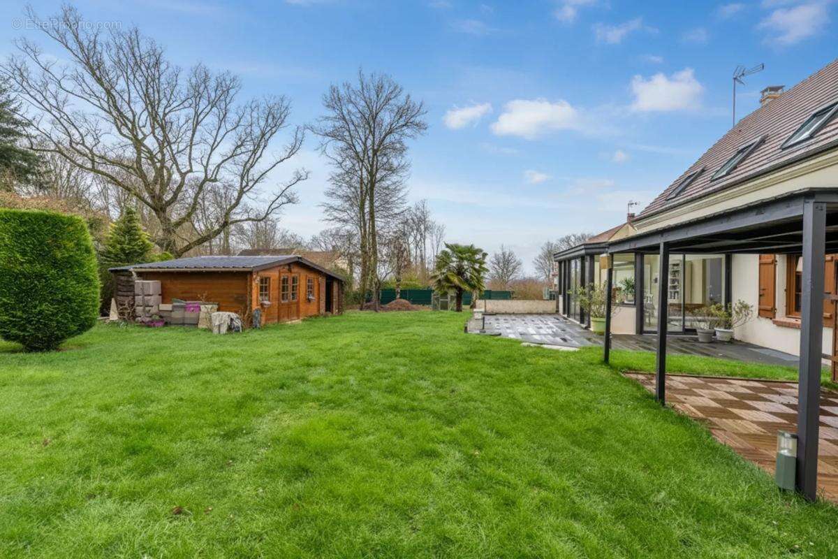 Maison à MONTJAVOULT