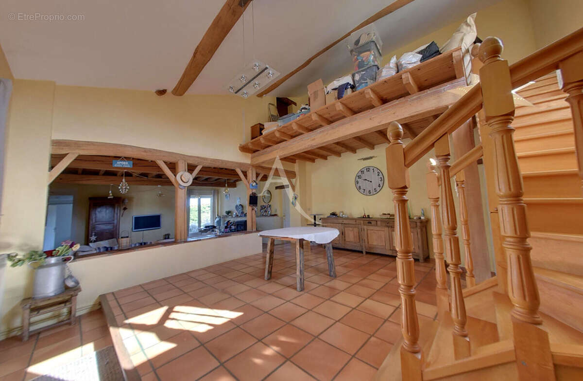 Maison à MONTBARTIER