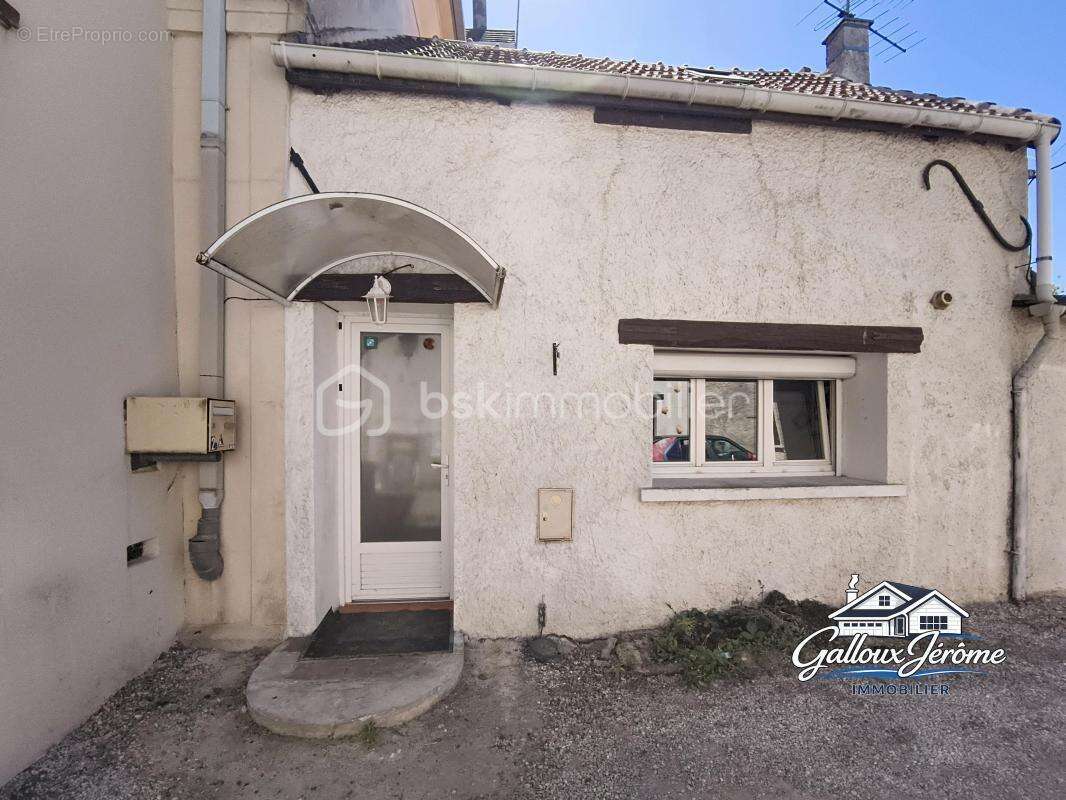 Maison à LONGPERRIER
