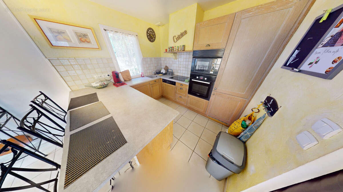 Maison à LA FARE-LES-OLIVIERS