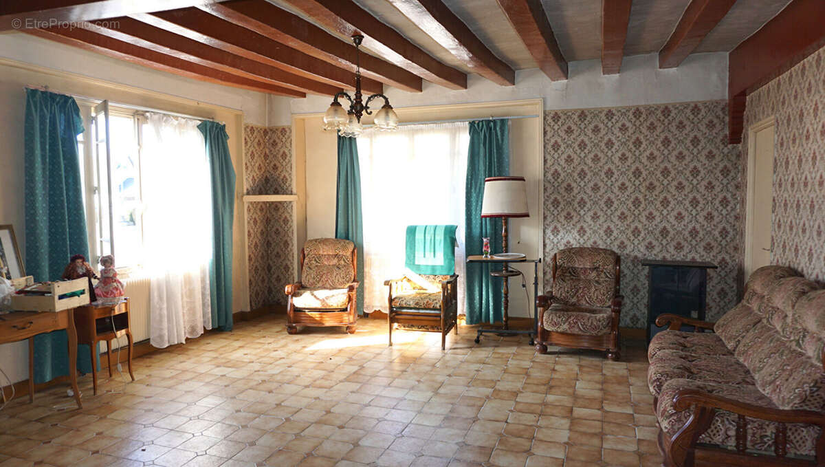 Maison à SAINT-FLOVIER