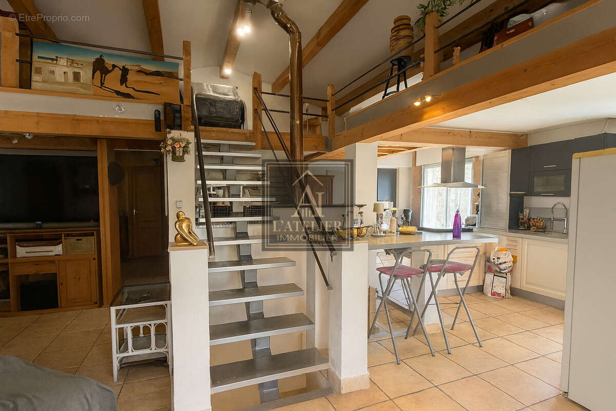 Maison à SOLLIES-PONT