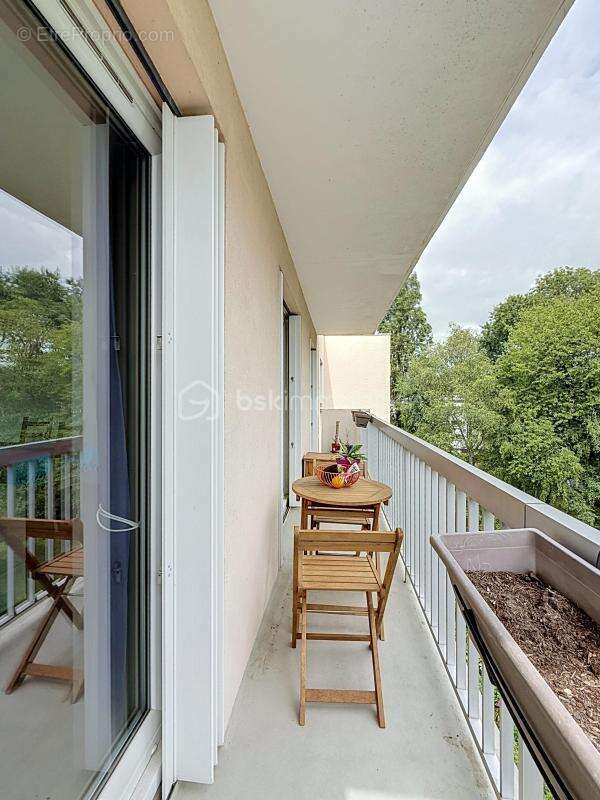 Appartement à EZANVILLE