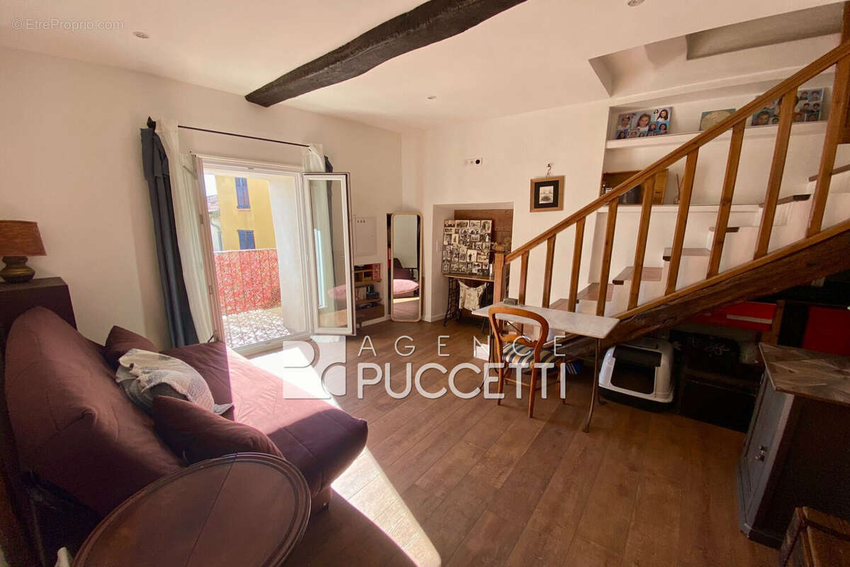 Appartement à COURSEGOULES