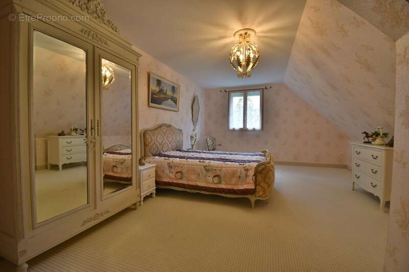Dpt Mayenne (53), à vendre à 15 km de LAVAL  Maison de caractère de 240 m² en granit avec parc paysager - photo 13