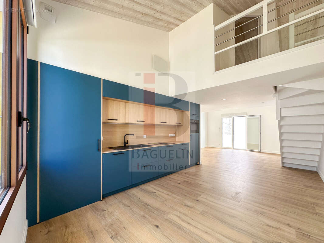 Appartement à FOURAS
