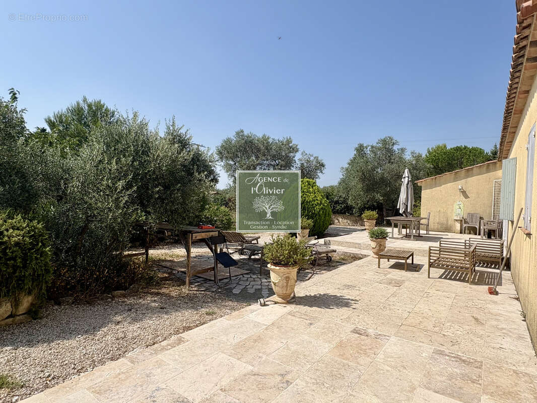 ARLES. Villa Pont de Crau avec piscine. - photo 6