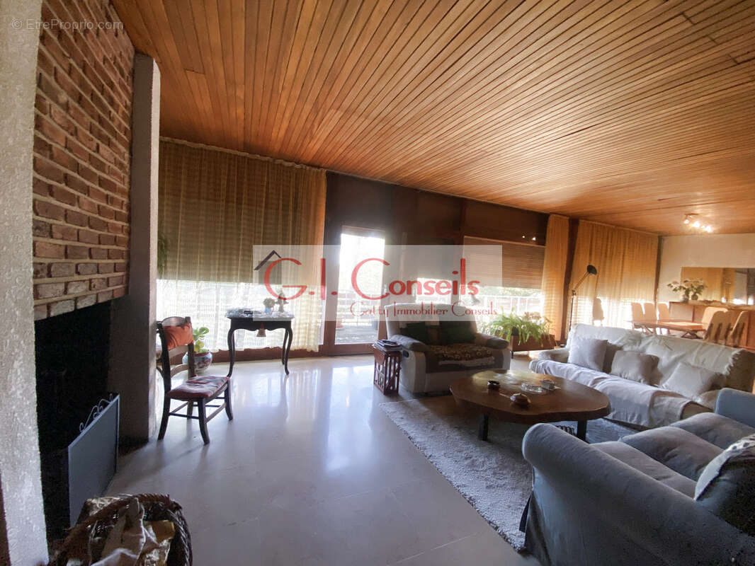Vue BASSIN, Villa à rénover sur vaste jardin arboré - photo 6