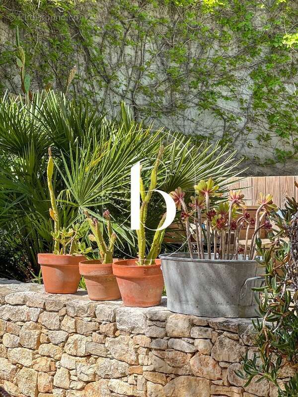 Maison à LAUDUN-L'ARDOISE