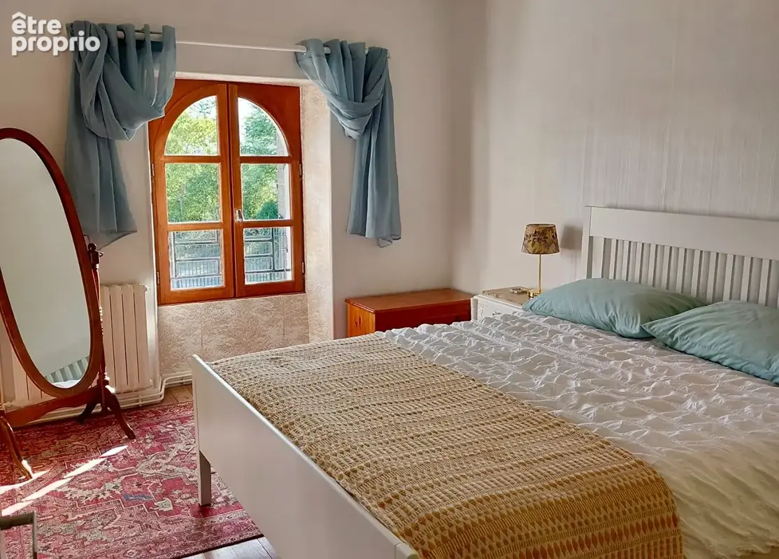 Elegante maison non-mitoyenne avec gîte, vaste dépendances, 2 km du centre ville - photo 7