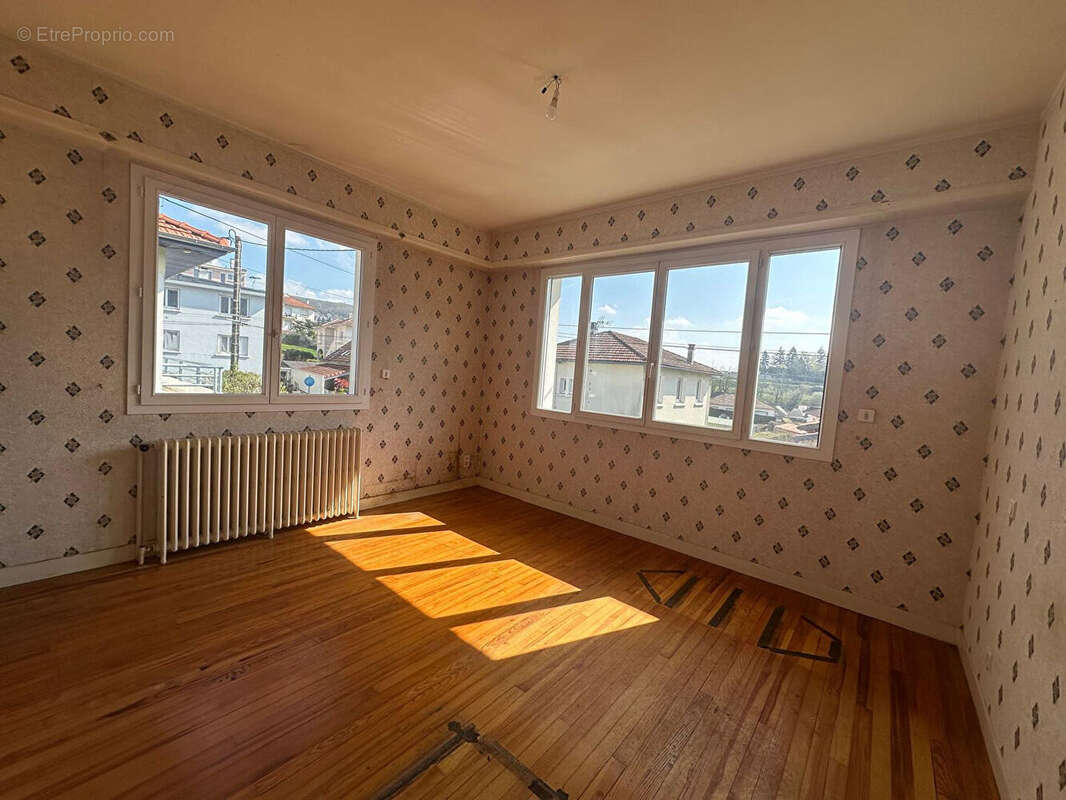 Maison divisee en 2 appartements, au fond dune impasse, fort potentiel - photo 3