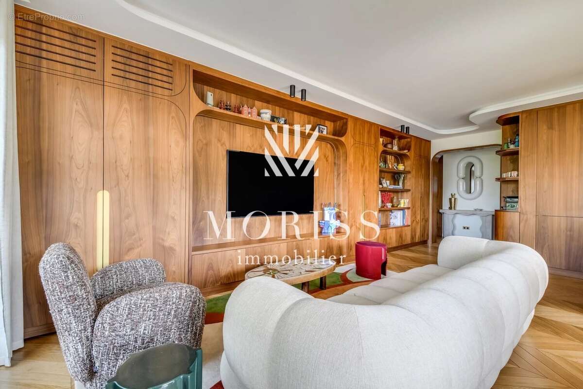 Appartement à NEUILLY-SUR-SEINE