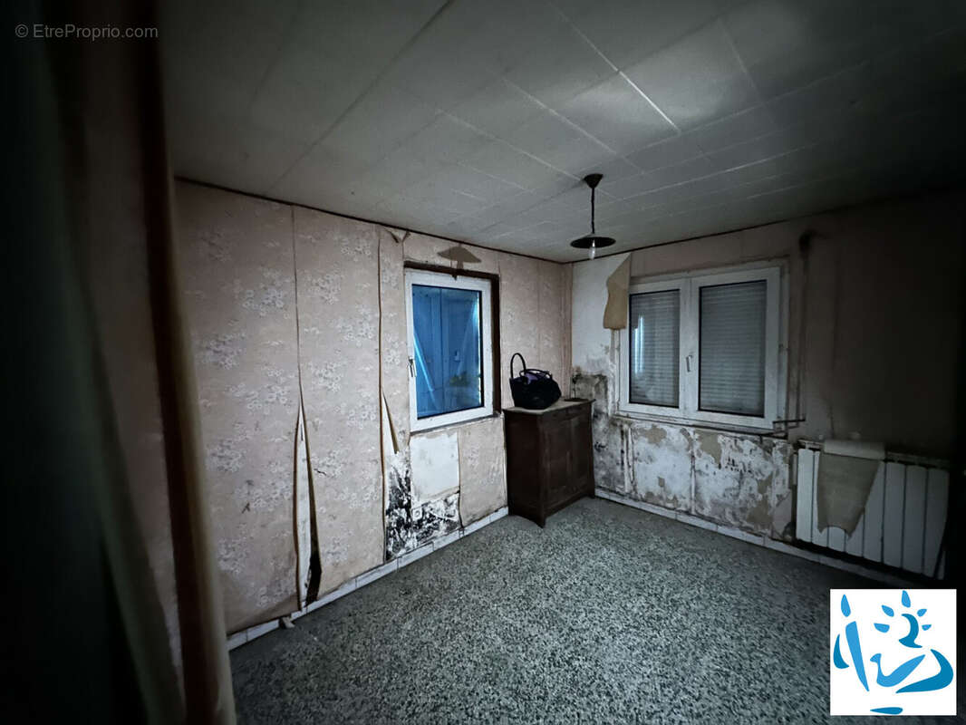 Maison à SAINT-JULIEN-DU-SAULT