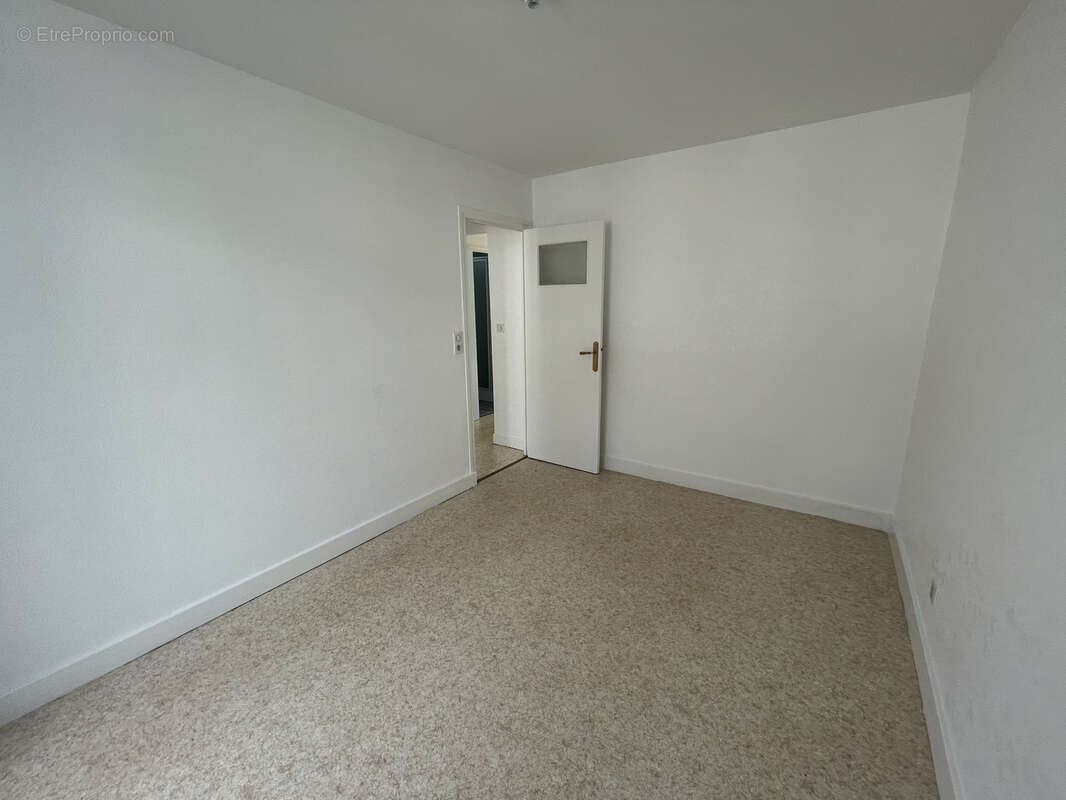 Appartement à ROCHEFORT-MONTAGNE