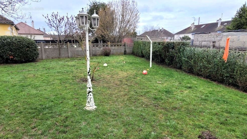 Maison à FLEURY-SUR-ORNE