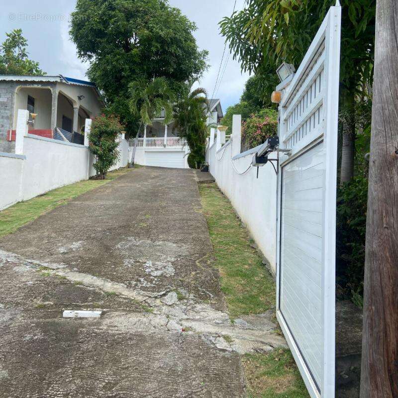 Maison à BASSE-TERRE