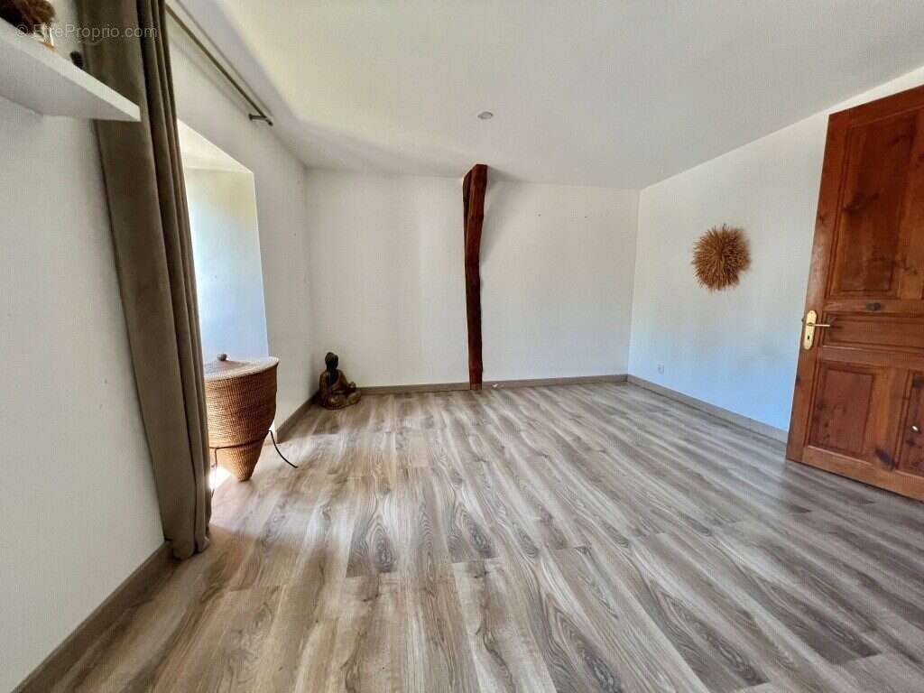 Maison 72 m² à Aumont-Aubrac  - photo 7