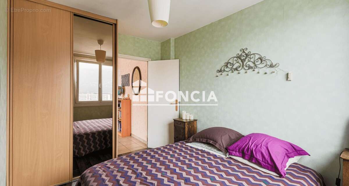 Appartement à SAINT-MARTIN-D'HERES