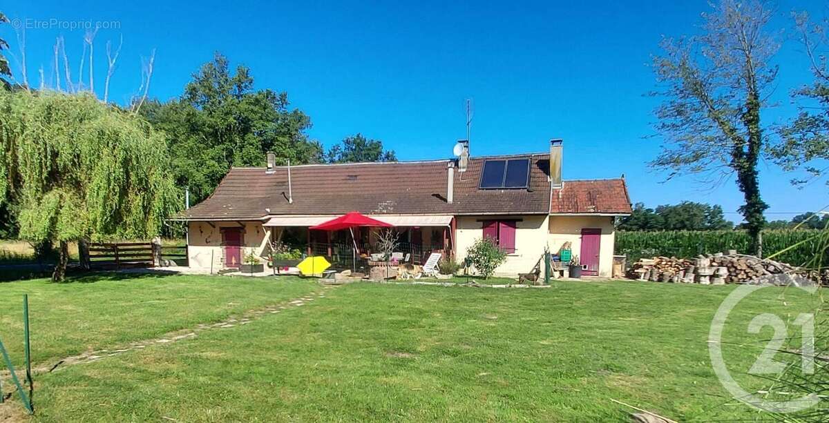 Maison 161 m² à Menetreuil  - photo 2
