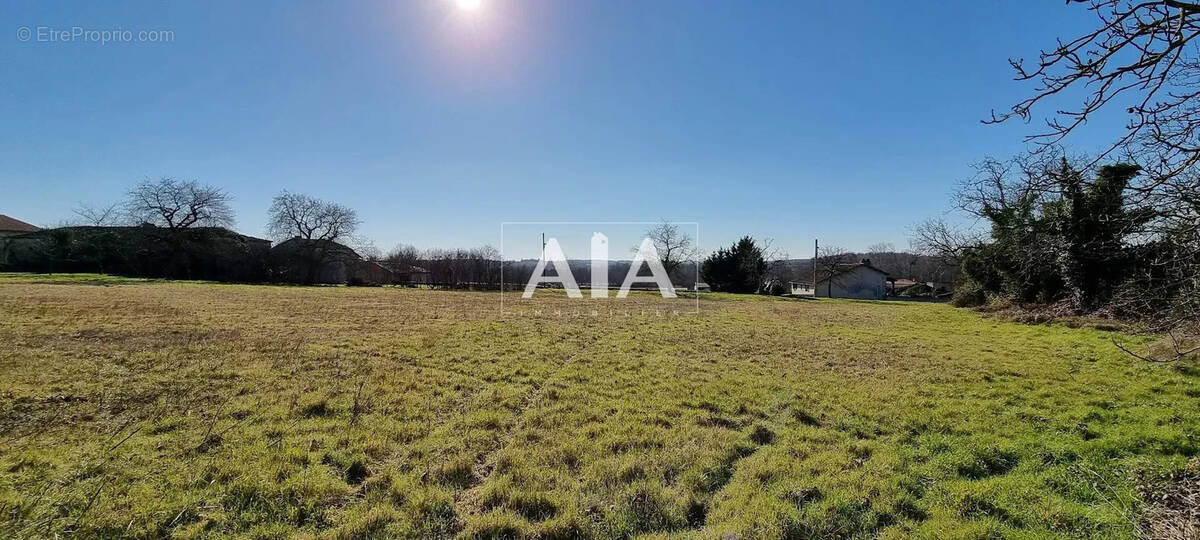Terrain à AUNAC