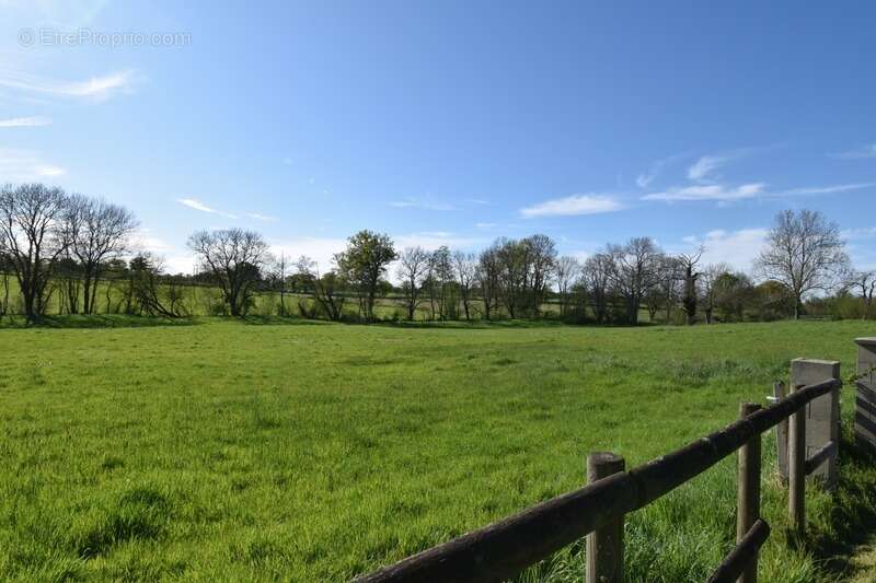 Maison à SAINT-LEGER-MAGNAZEIX