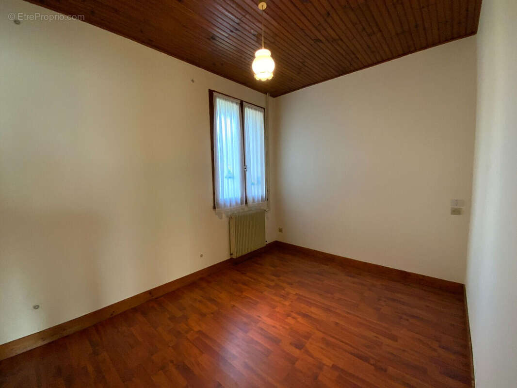 Maison à SAINT-GENIS-DE-SAINTONGE