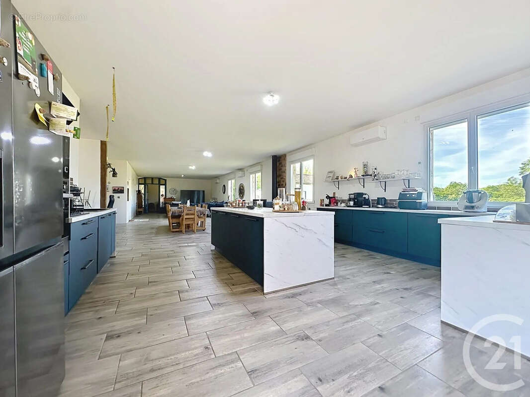 Maison 239 m² à Mesnil-Saint-Pere  - photo 2