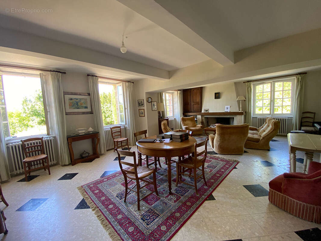 Propriété avec dépendances sur 2,5 ha - photo 2