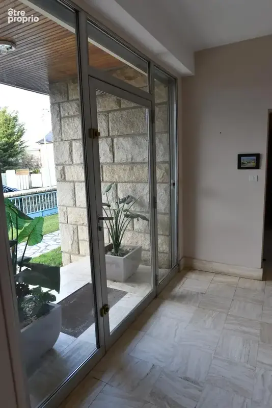 Maison 196 m² à Laval  - photo 2